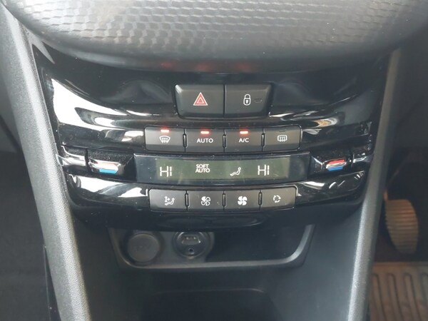 Used Peugeot 2008 2018 for sale - 76238456: Photo 11