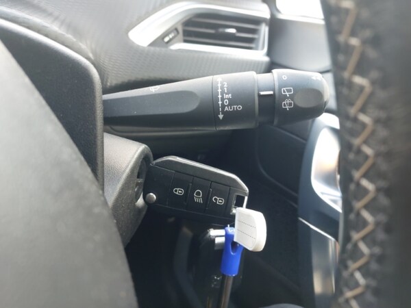 Used Peugeot 2008 2018 for sale - 76238456: Photo 17