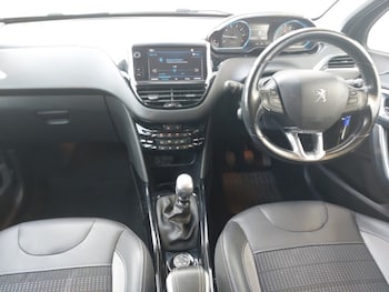 Used Peugeot 2008 2018 for sale - 76238456: Photo 2