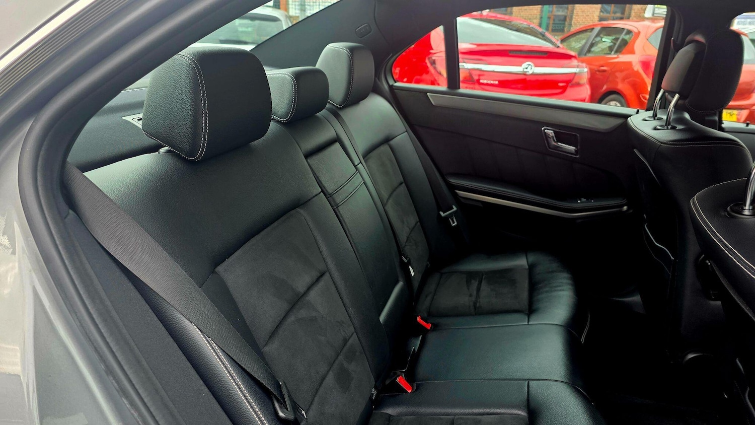 Used Mercedes-Benz E Class 2011 for sale - 77030019: Photo 20