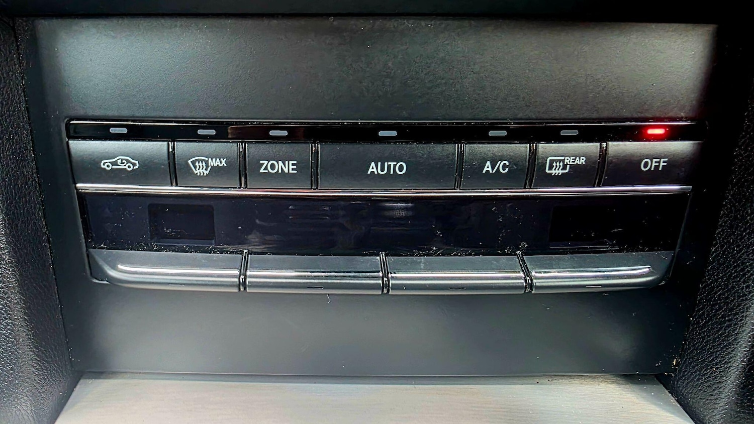 Used Mercedes-Benz E Class 2011 for sale - 77030019: Photo 28