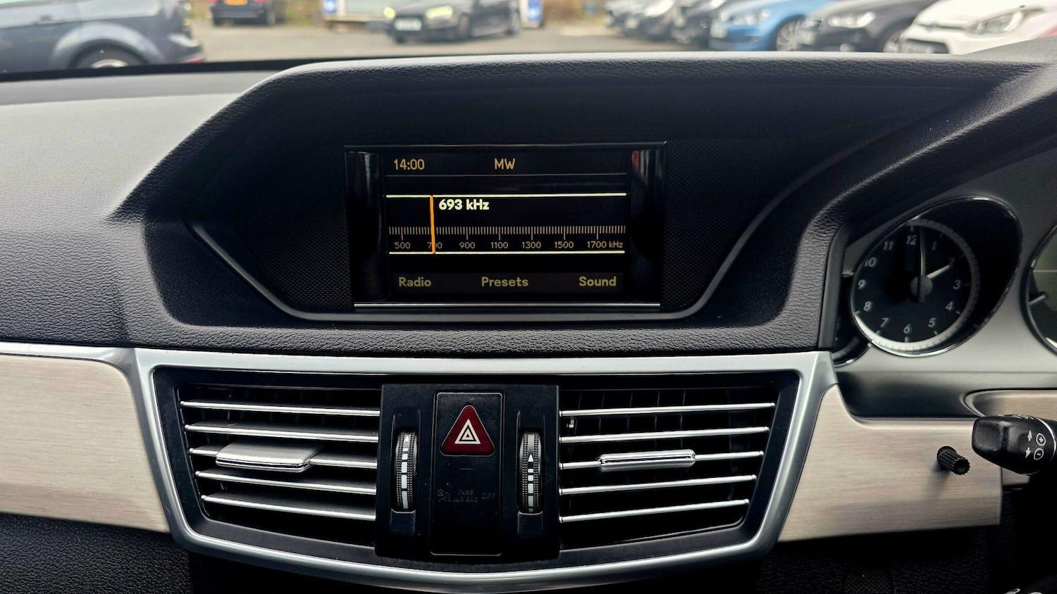 Used Mercedes-Benz E Class 2011 for sale - 77030019: Photo 30