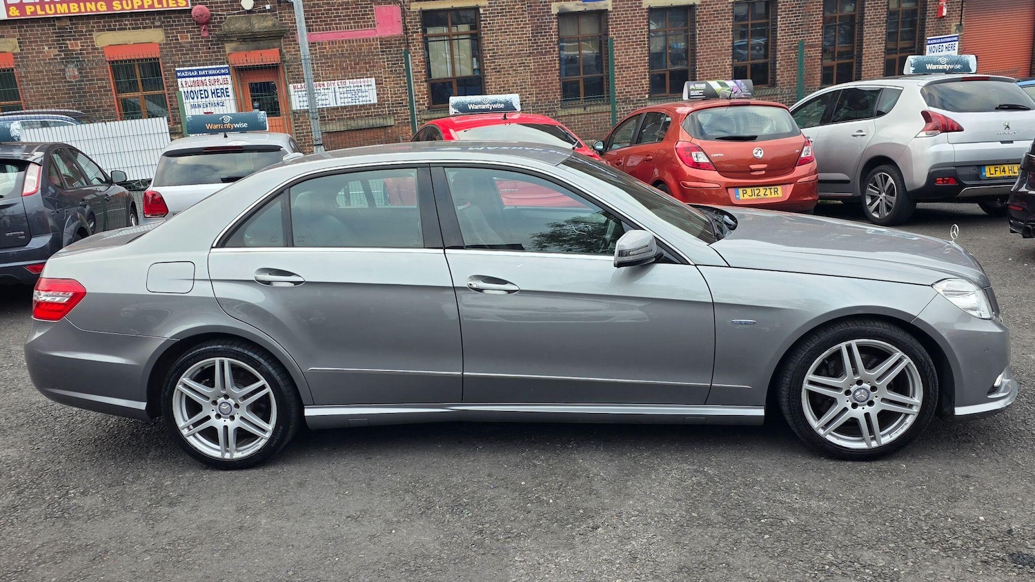 Used Mercedes-Benz E Class 2011 for sale - 77030019: Photo 8