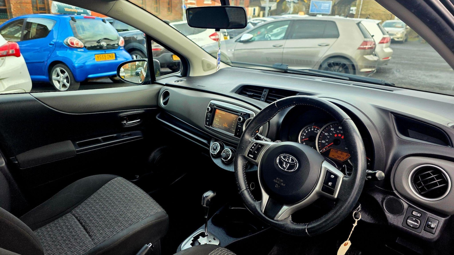 Used Toyota Yaris 2013 for sale - 77633088: Photo 11