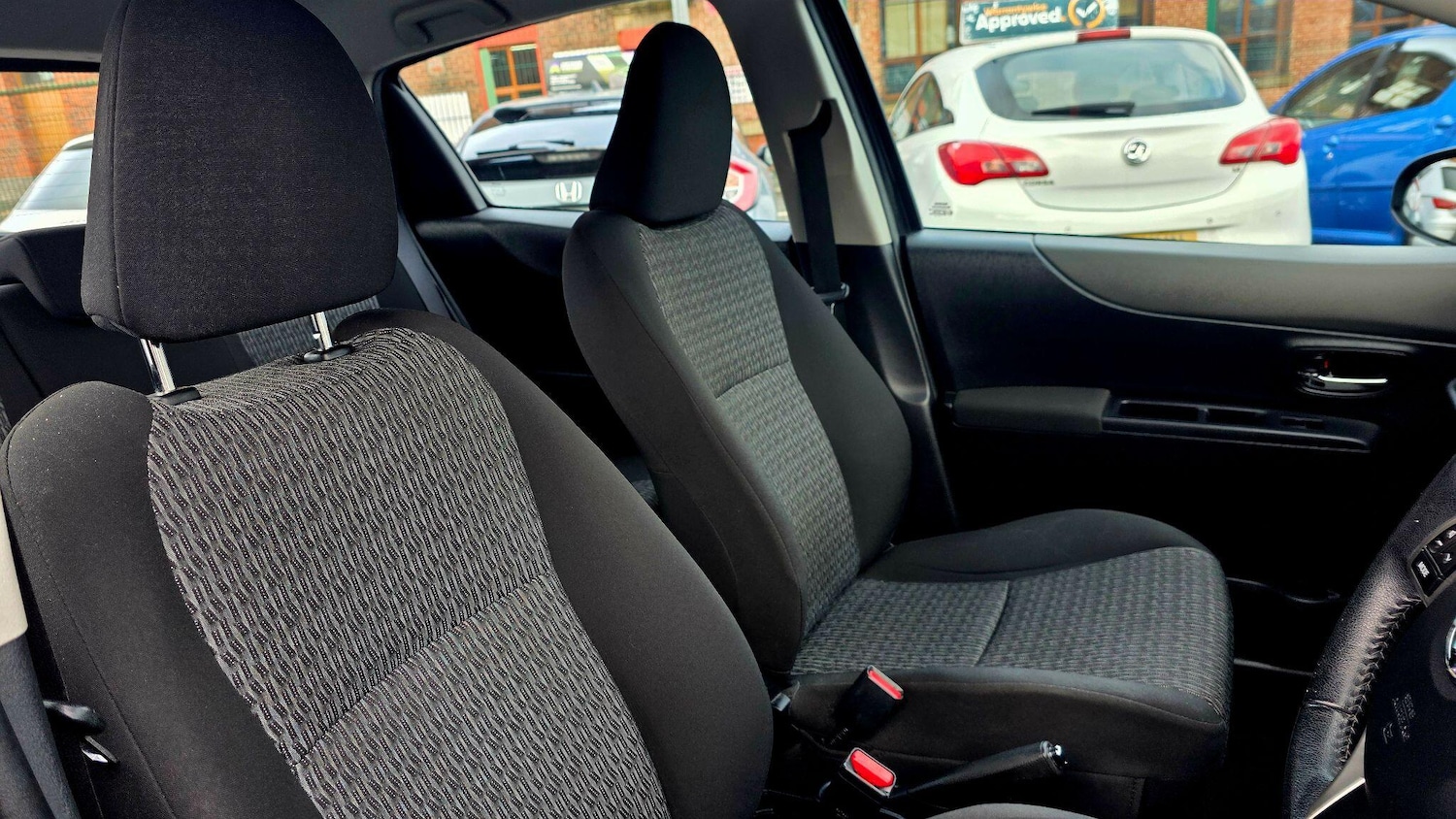 Used Toyota Yaris 2013 for sale - 77633088: Photo 12