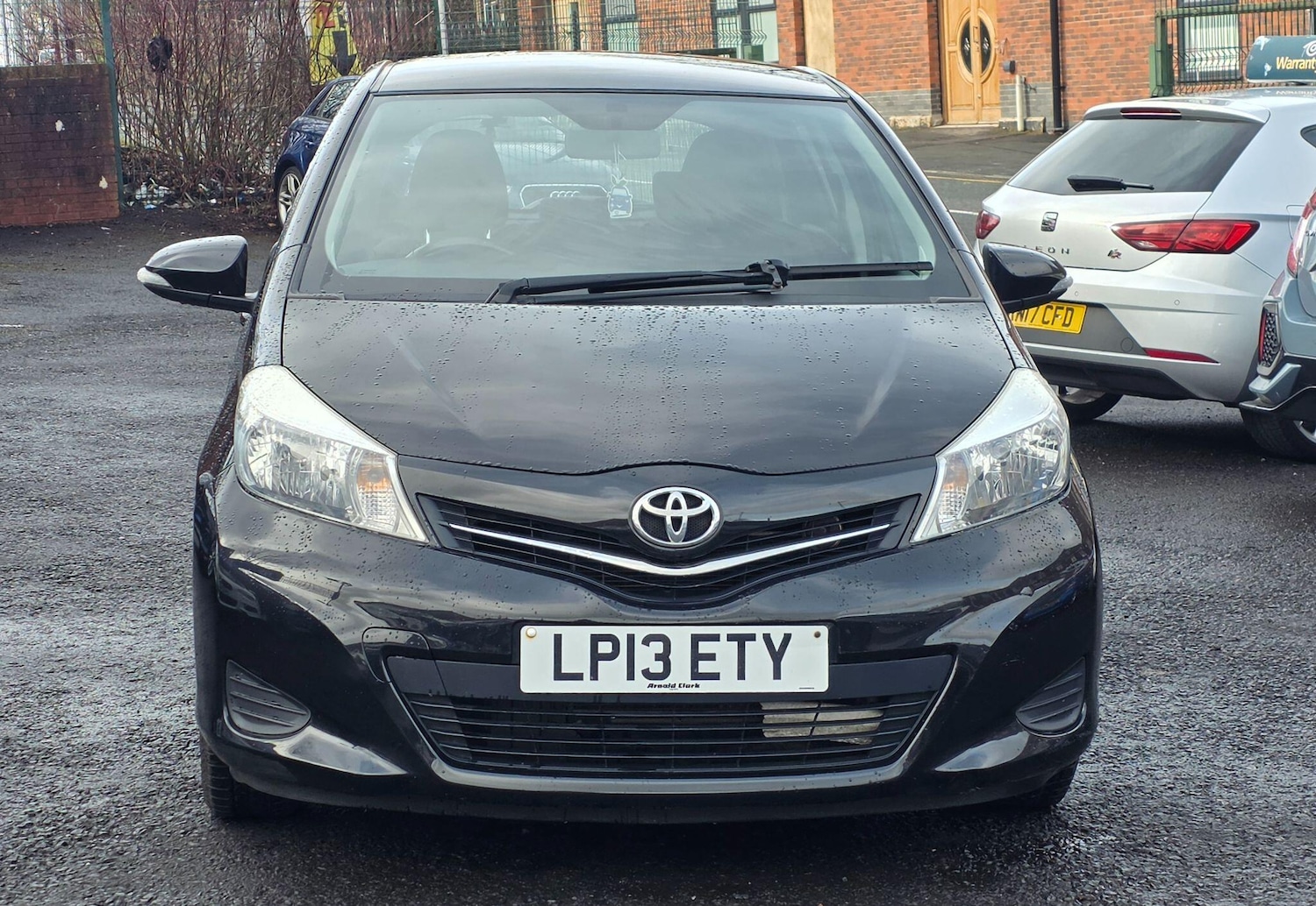 Used Toyota Yaris 2013 for sale - 77633088: Photo 2