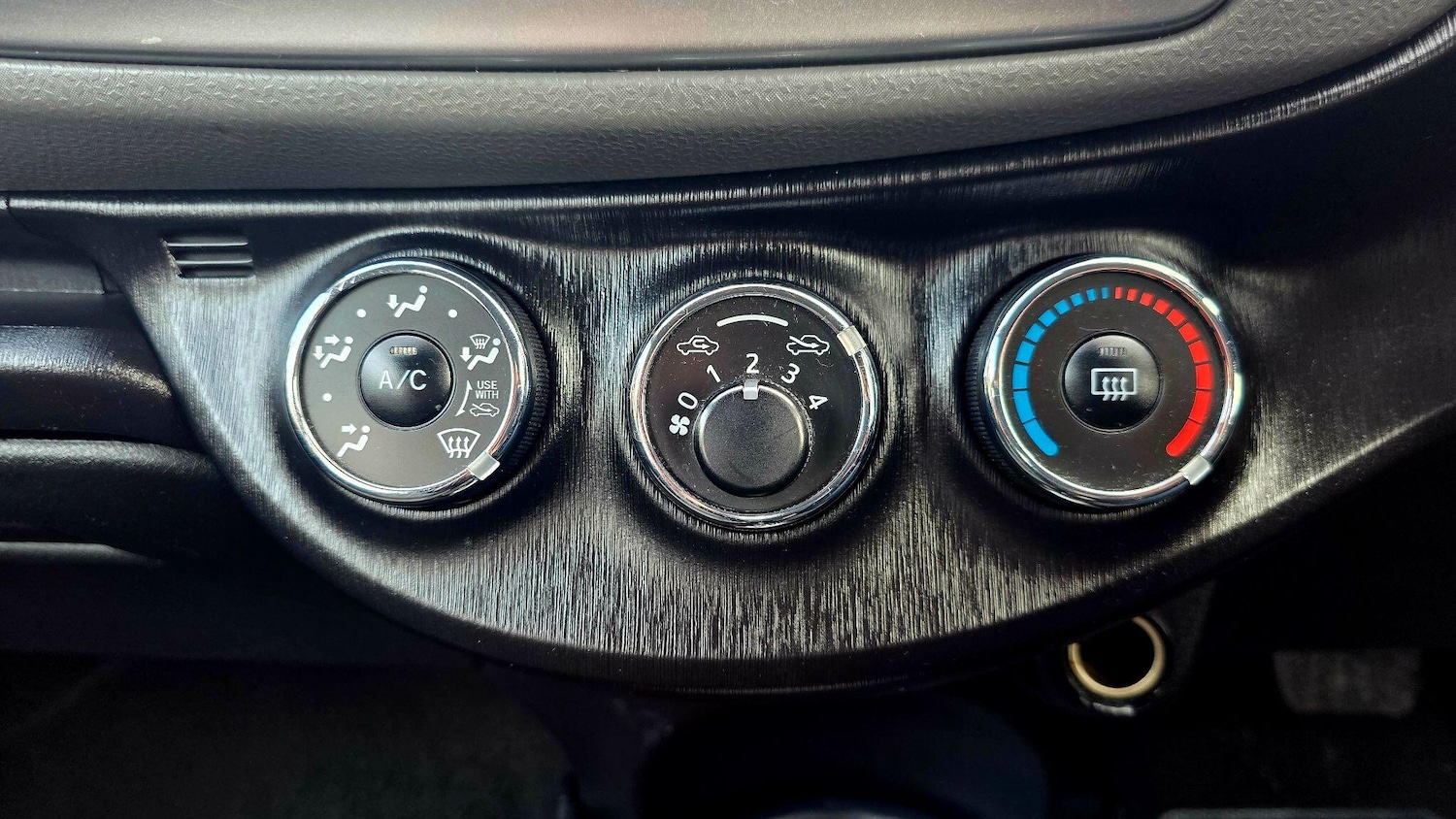 Used Toyota Yaris 2013 for sale - 77633088: Photo 27