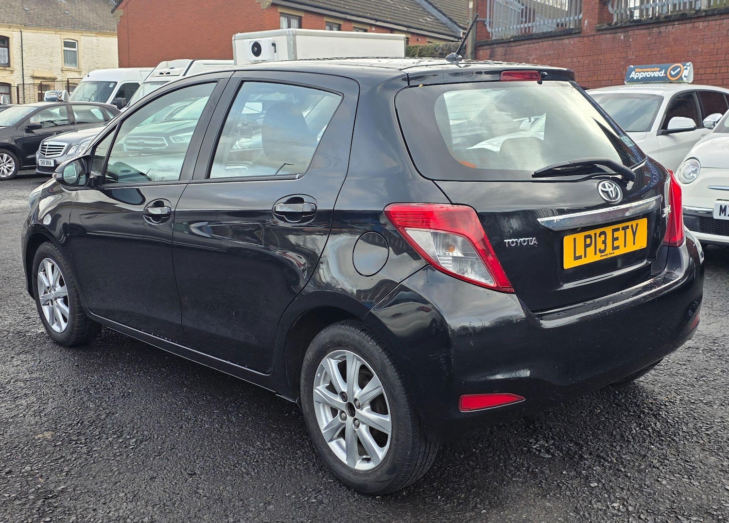 Used Toyota Yaris 2013 for sale - 77633088: Photo 5