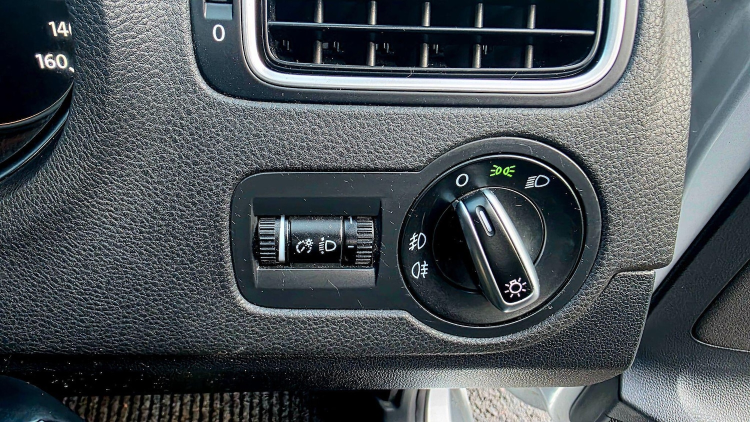 Used Volkswagen Polo 2011 for sale - 77215820: Photo 22