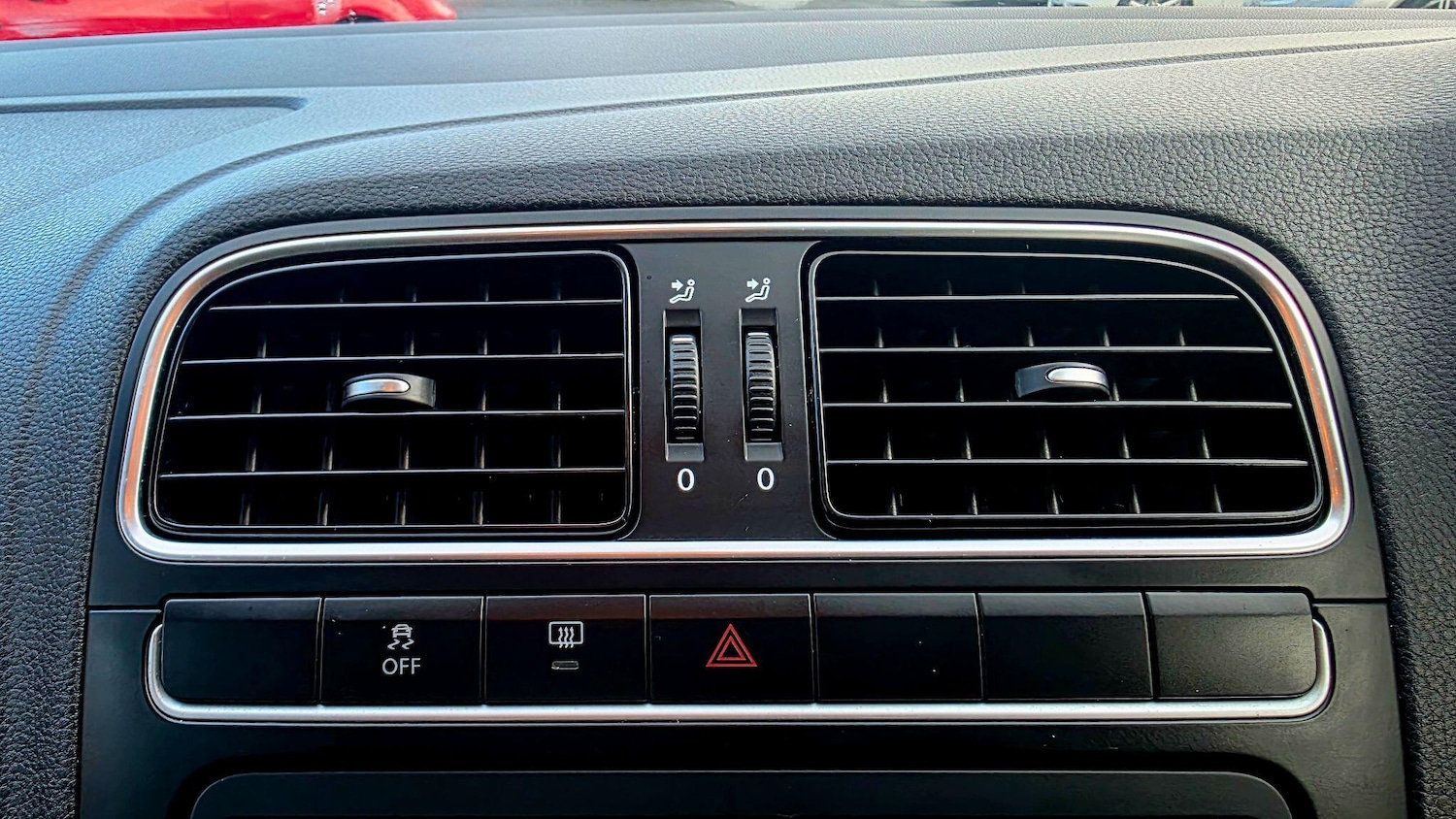 Used Volkswagen Polo 2011 for sale - 77215820: Photo 26