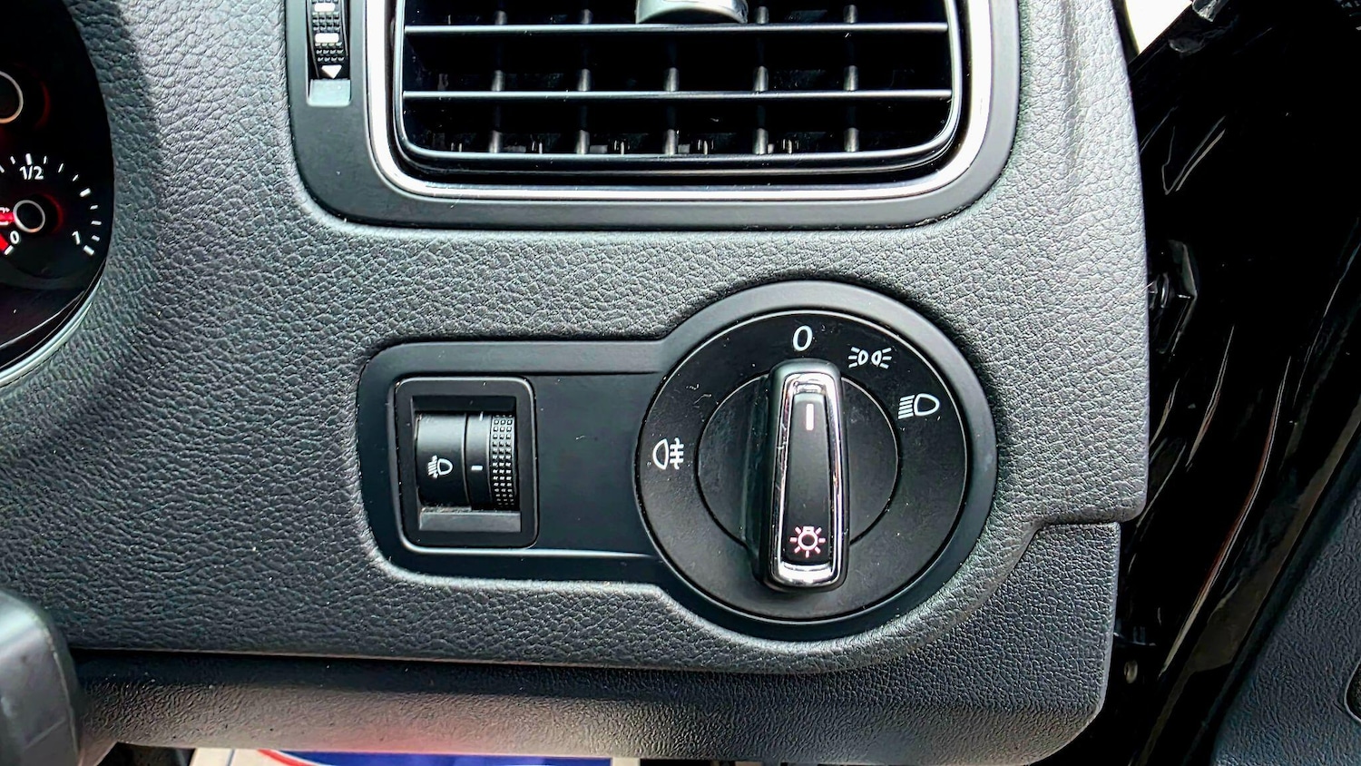 Used Volkswagen Polo 2015 for sale - 77060342: Photo 23