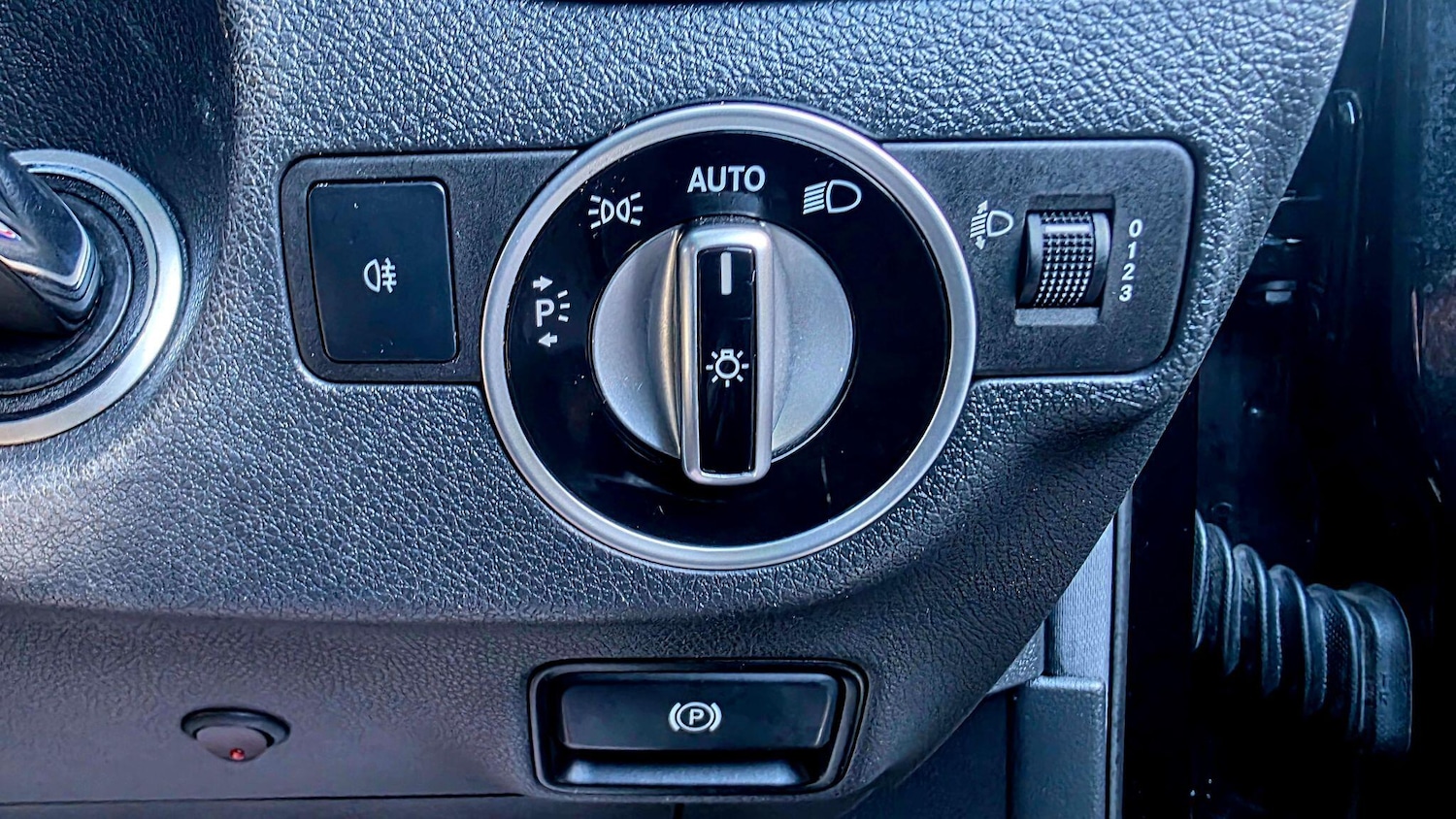 Used Mercedes-Benz A-Class 2015 for sale - 77351789: Photo 24