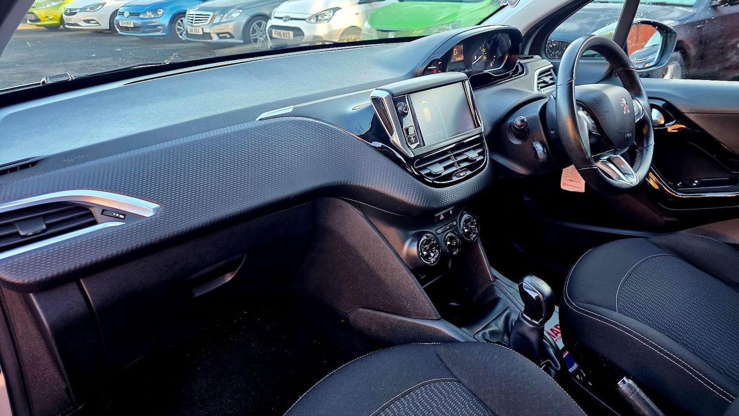 Used Peugeot 208 2018 for sale - 77028899: Photo 12