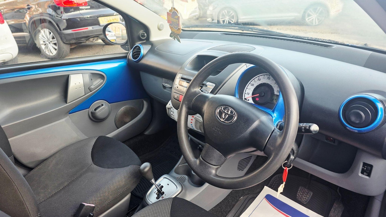 Used Toyota AYGO 2010 for sale - 77586561: Photo 11