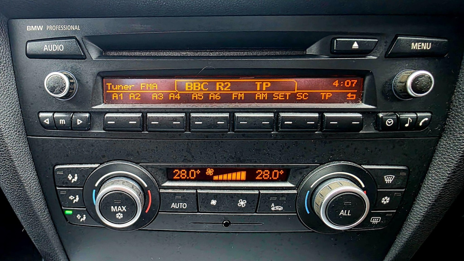 Used BMW 3 Series 2011 for sale - 77330845: Photo 28