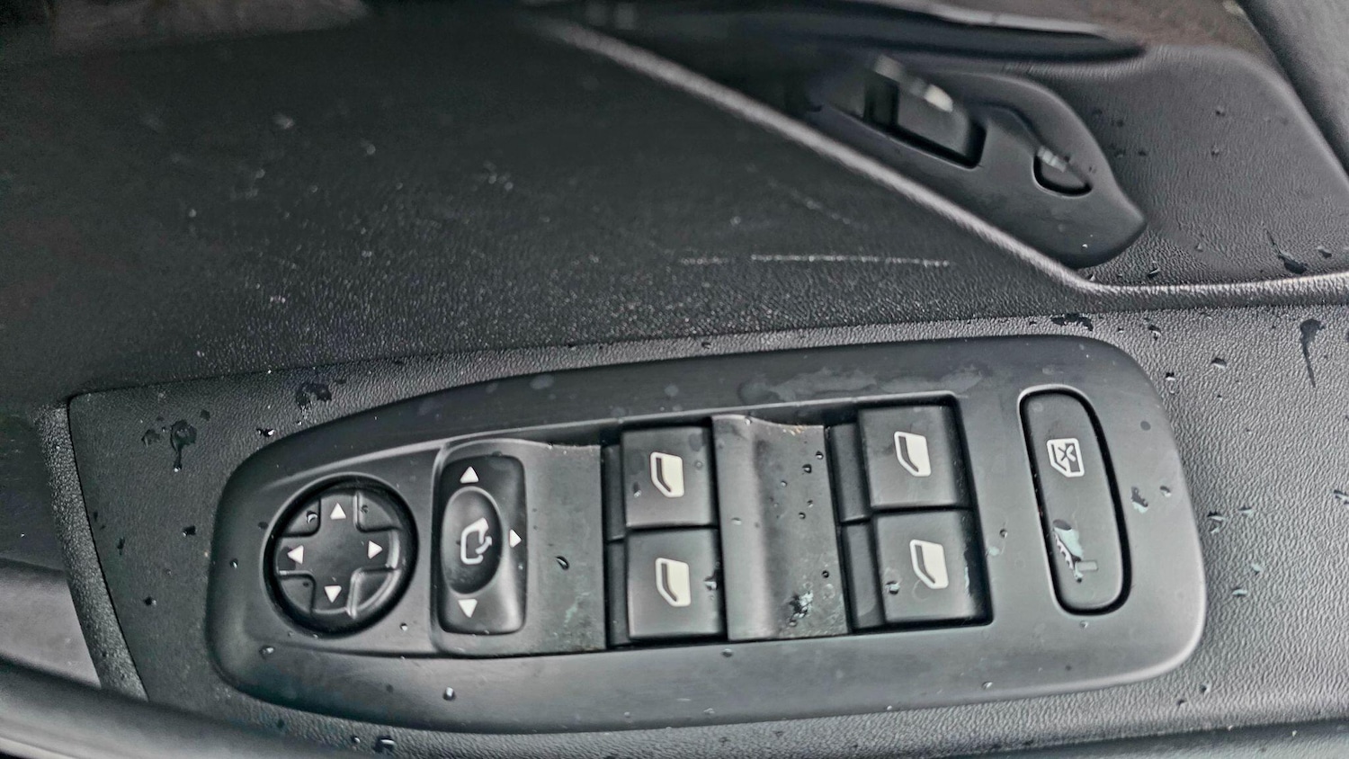 Used Peugeot 208 2016 for sale - 77646302: Photo 22