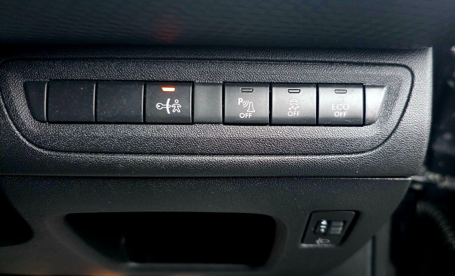 Used Peugeot 208 2016 for sale - 77646302: Photo 23