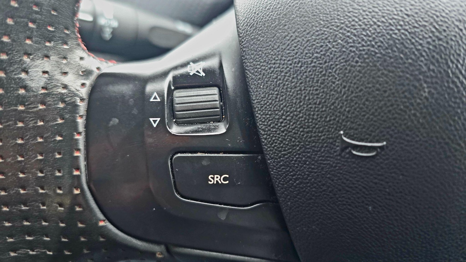 Used Peugeot 208 2016 for sale - 77646302: Photo 26