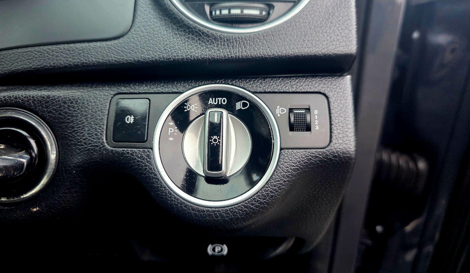 Used Mercedes-Benz C Class 2014 for sale - 77670821: Photo 24