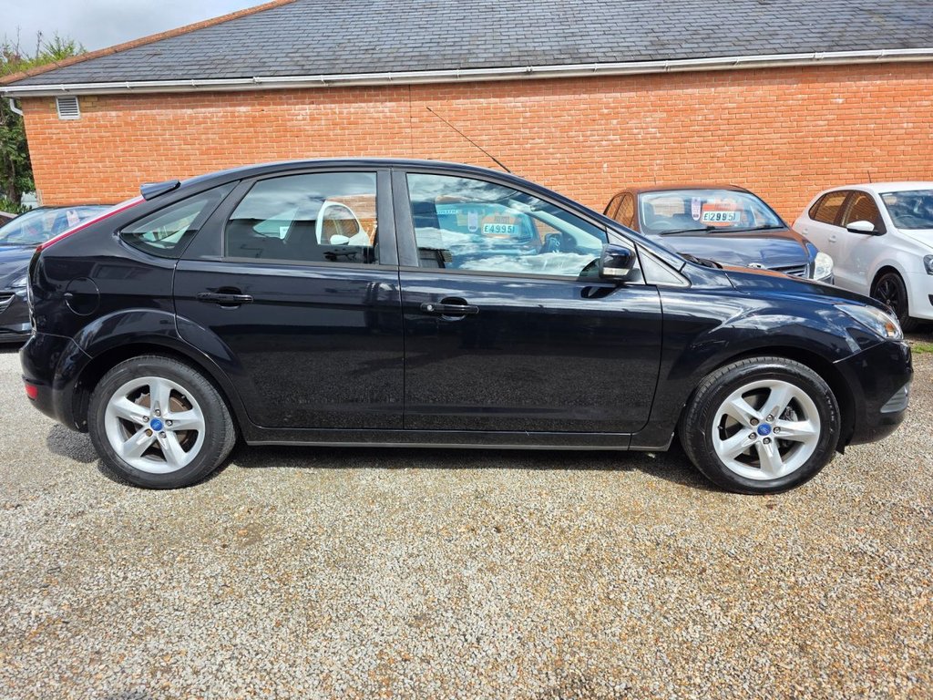 Used Ford Focus 2010 for sale - 76851041: Photo 12