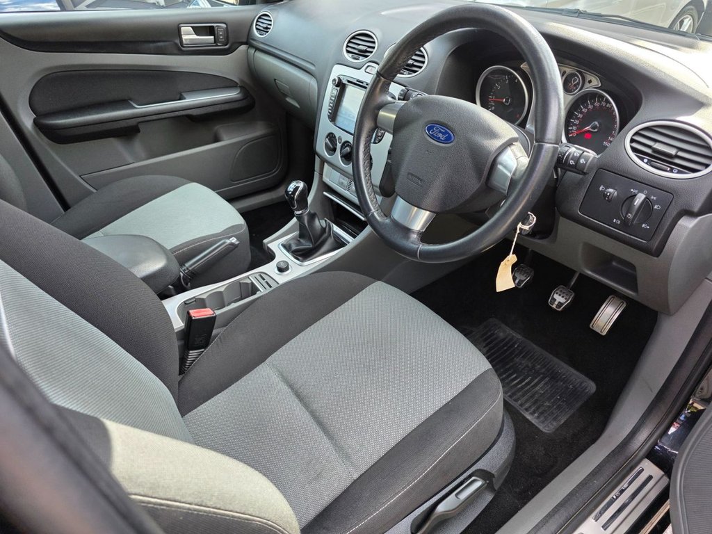 Used Ford Focus 2010 for sale - 76851041: Photo 16