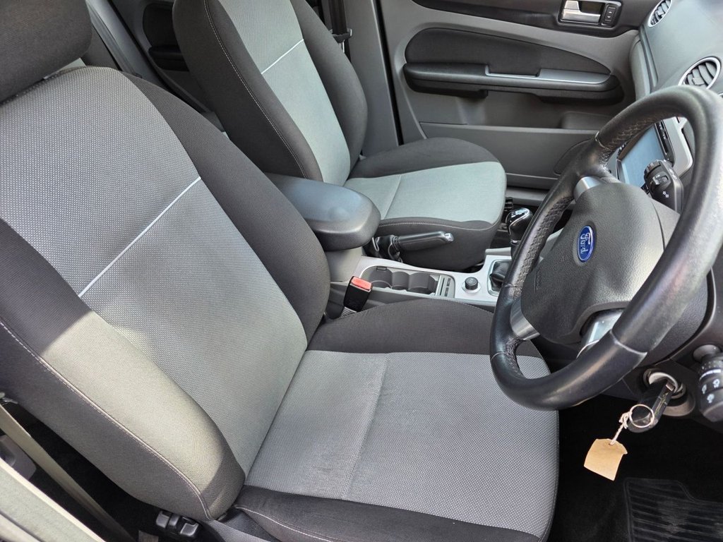 Used Ford Focus 2010 for sale - 76851041: Photo 17