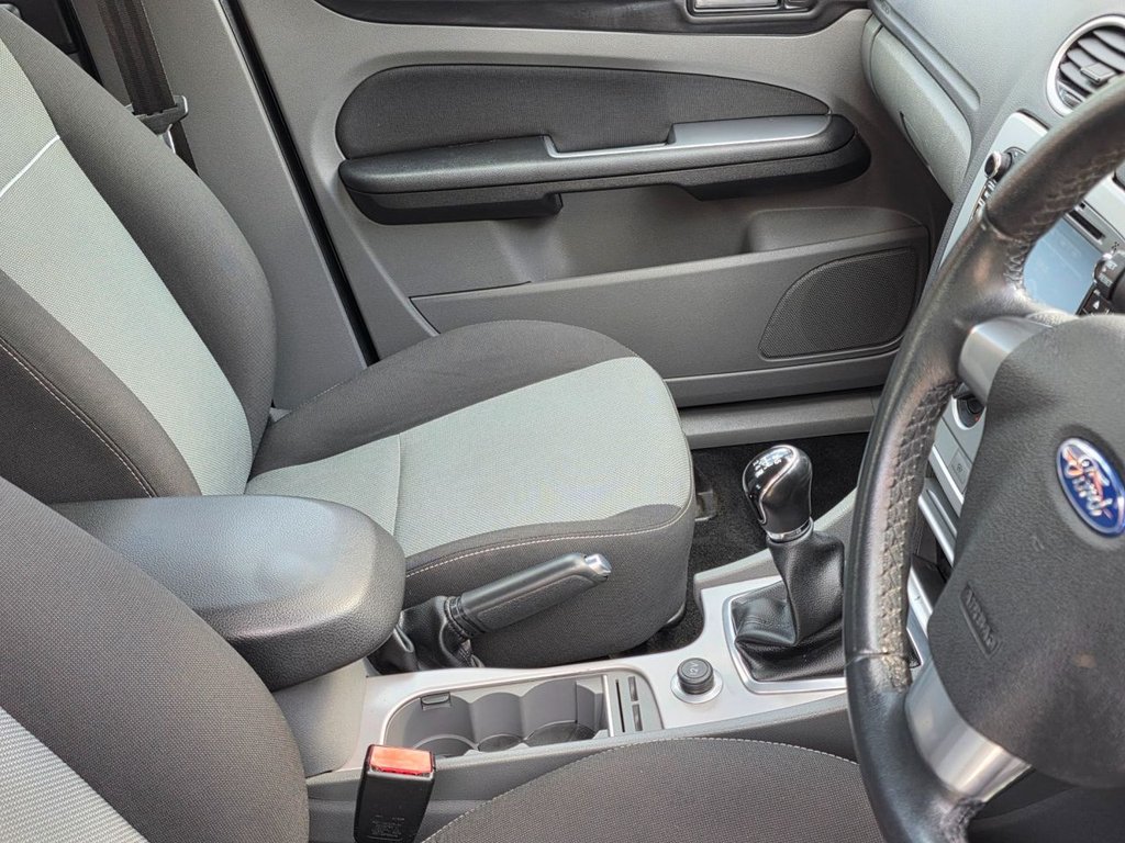 Used Ford Focus 2010 for sale - 76851041: Photo 18