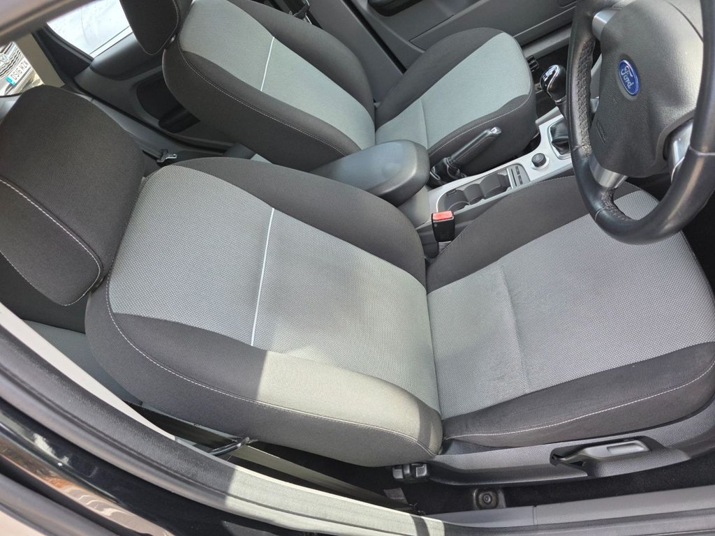 Used Ford Focus 2010 for sale - 76851041: Photo 19