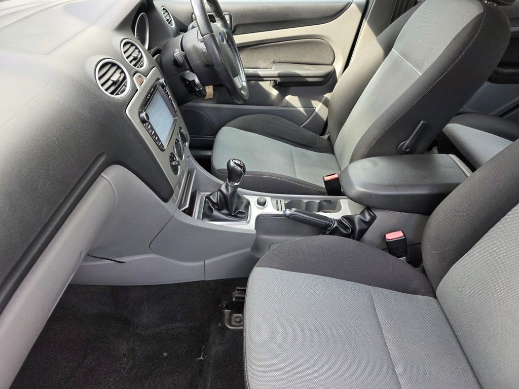 Used Ford Focus 2010 for sale - 76851041: Photo 20