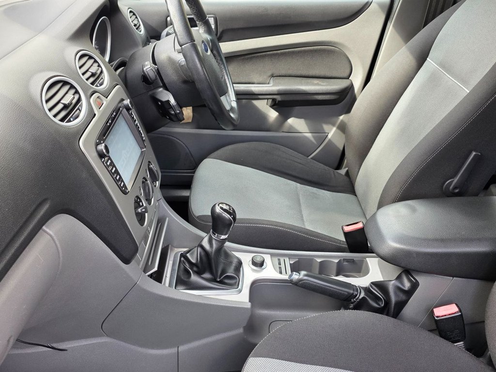 Used Ford Focus 2010 for sale - 76851041: Photo 21