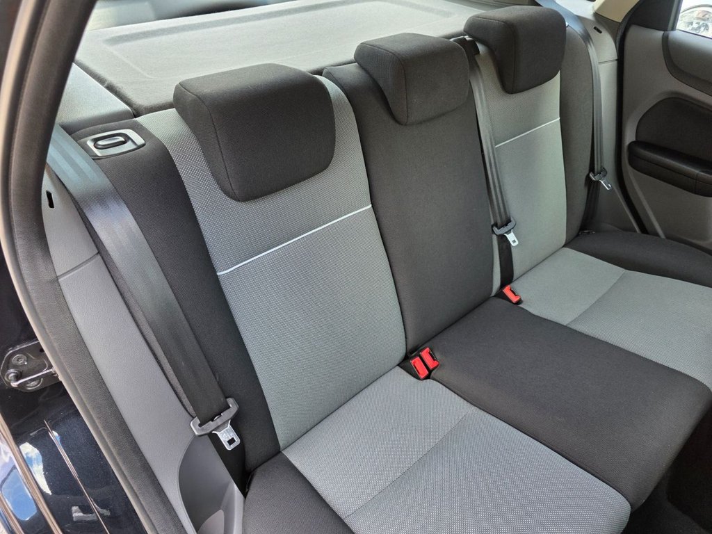 Used Ford Focus 2010 for sale - 76851041: Photo 24