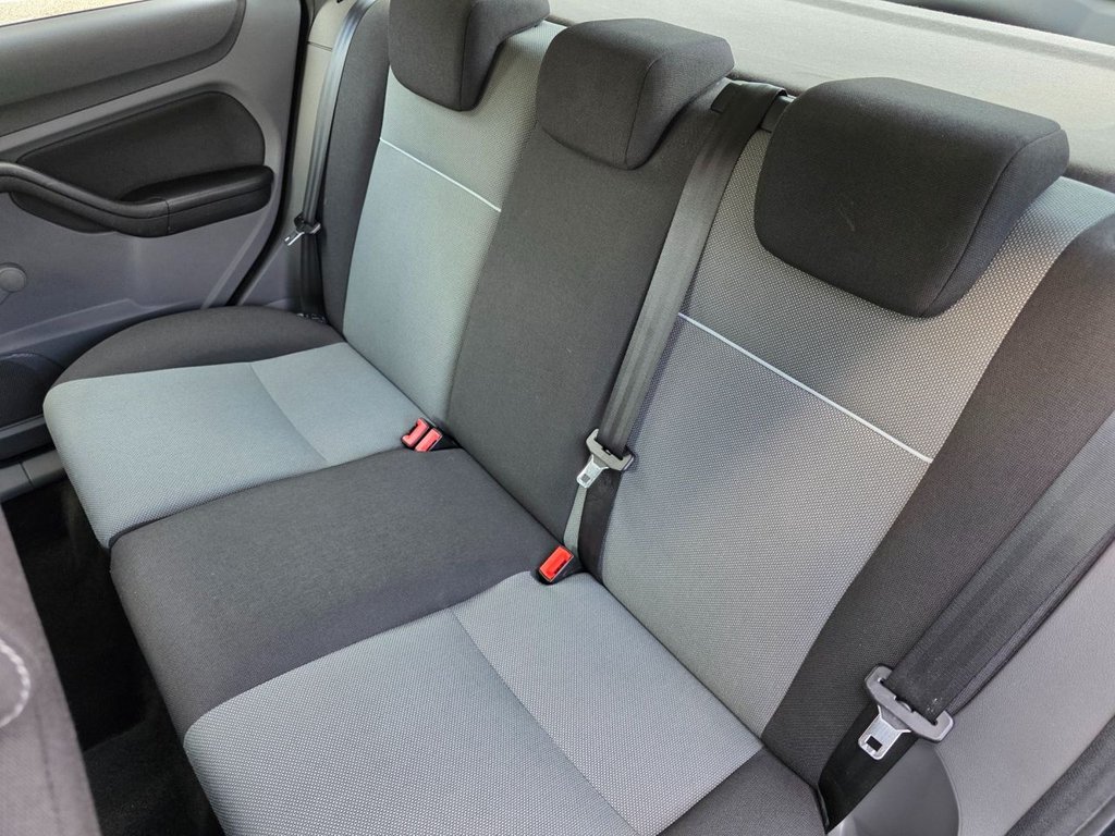 Used Ford Focus 2010 for sale - 76851041: Photo 26