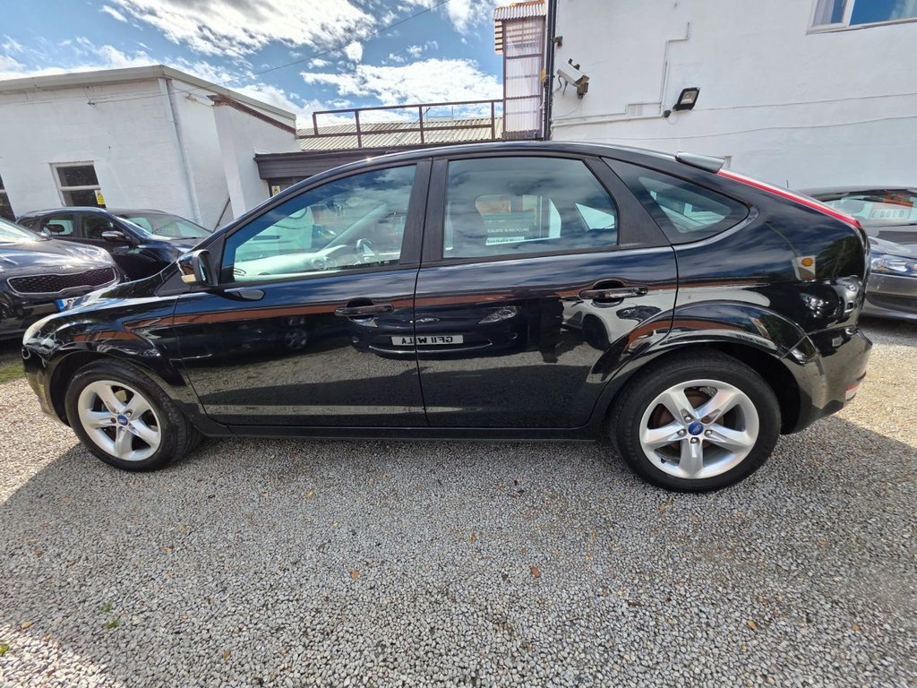 Used Ford Focus 2010 for sale - 76851041: Photo 4