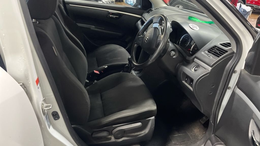 Used Suzuki Swift 2010 for sale - 77785944: Photo 8