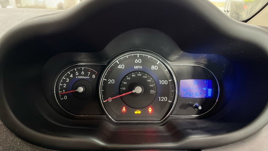 Used Hyundai i10 2011 for sale - 77785983: Photo 10