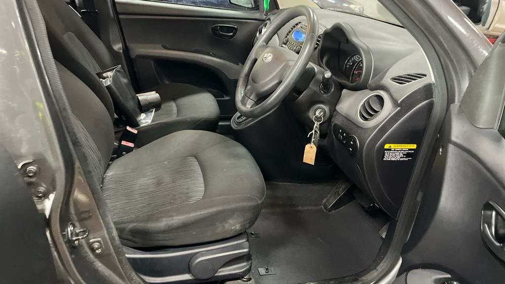 Used Hyundai i10 2011 for sale - 77785983: Photo 9