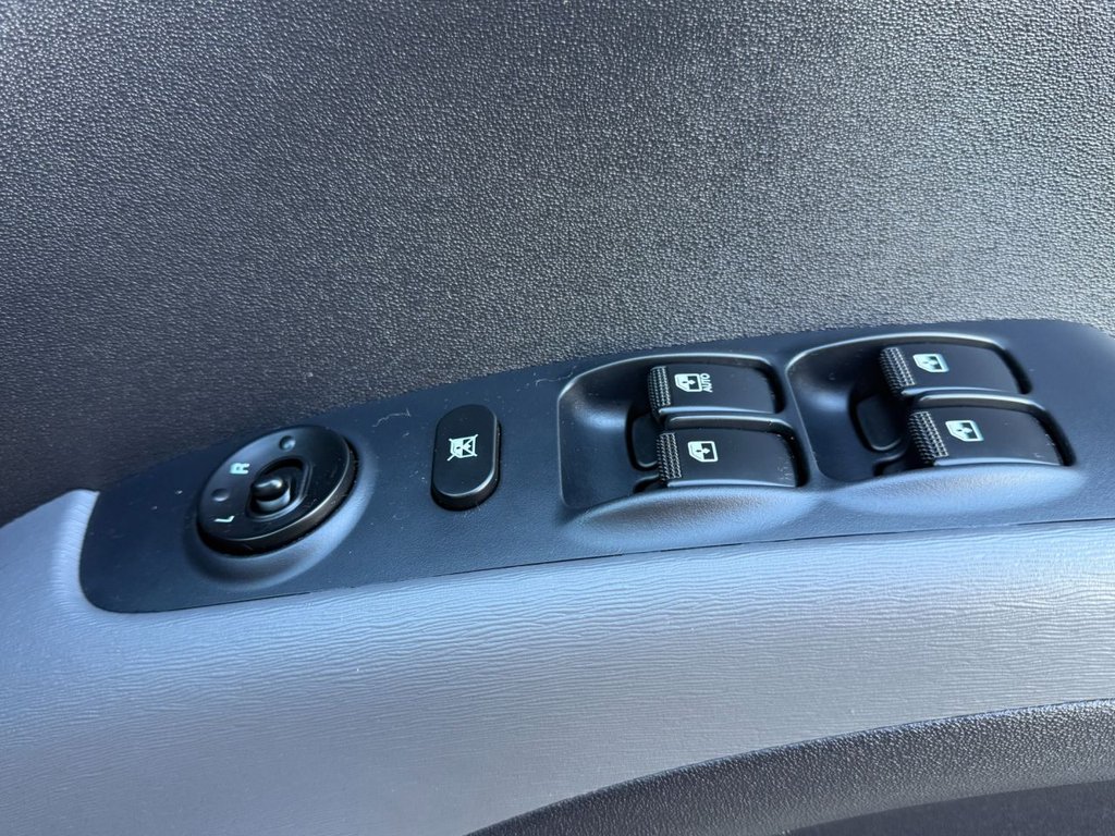 Used Hyundai i10 2011 for sale - 76900695: Photo 33