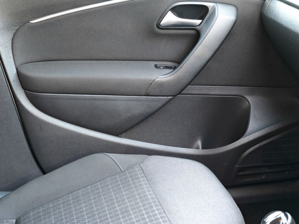 Used Volkswagen Polo 2015 for sale - 76368150: Photo 19