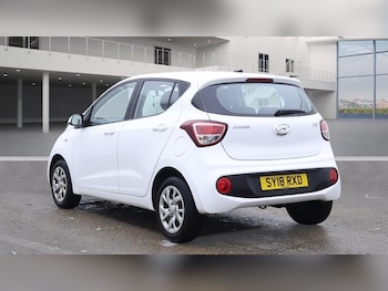 Used Hyundai i10 2018 for sale - 76751032: Photo