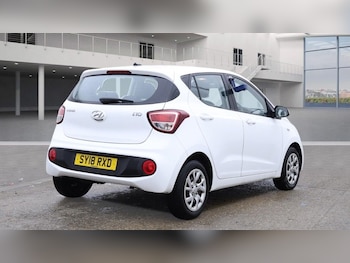 Used Hyundai i10 2018 for sale - 76751032: Photo