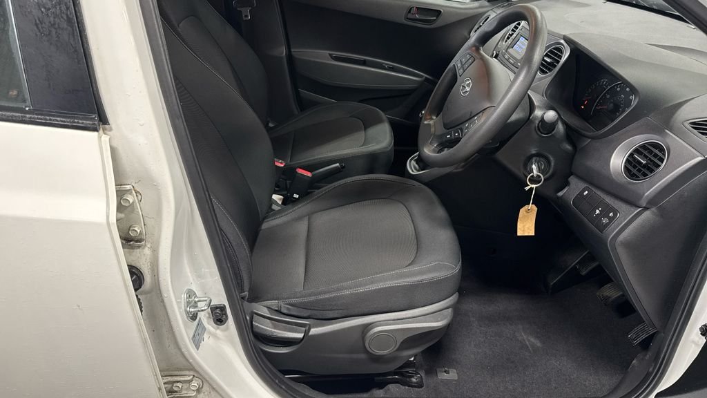 Used Hyundai i10 2018 for sale - 76751032: Photo 8