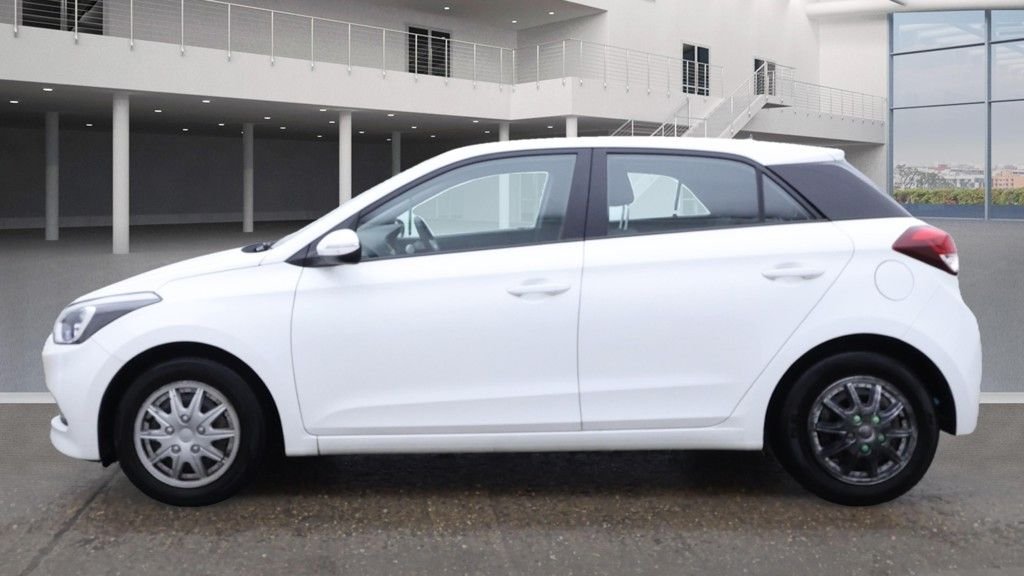 Used Hyundai i20 2018 for sale - 76417903: Photo 2