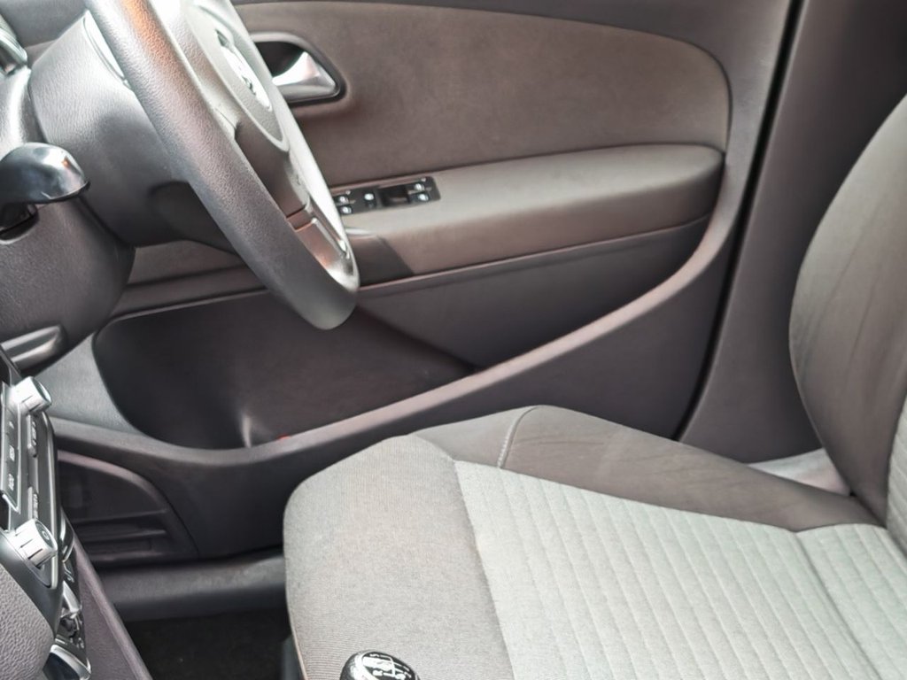 Used Volkswagen Polo 2011 for sale - 76985906: Photo 25