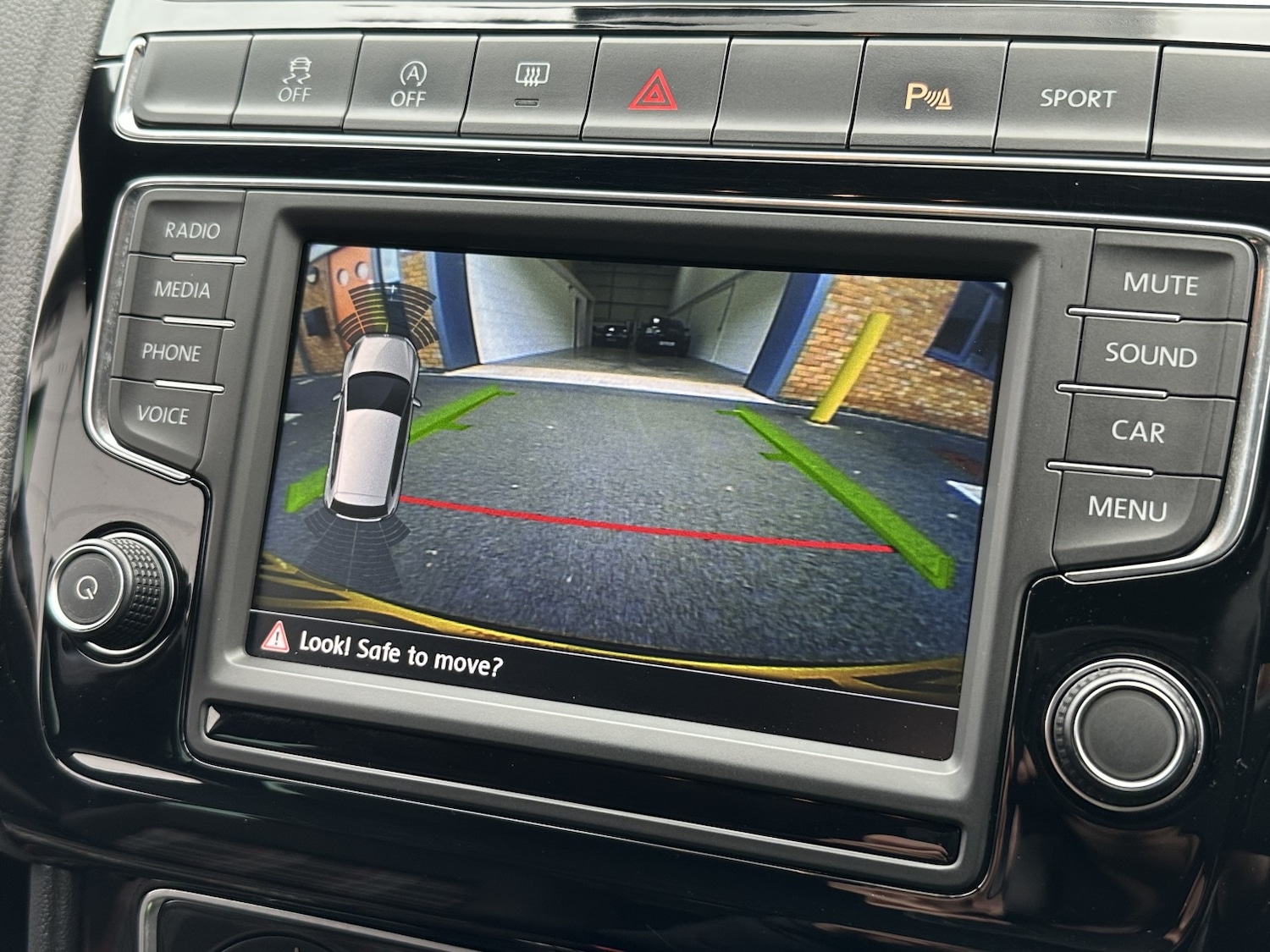 Used Volkswagen Polo 2015 for sale - 77792795: Photo 11