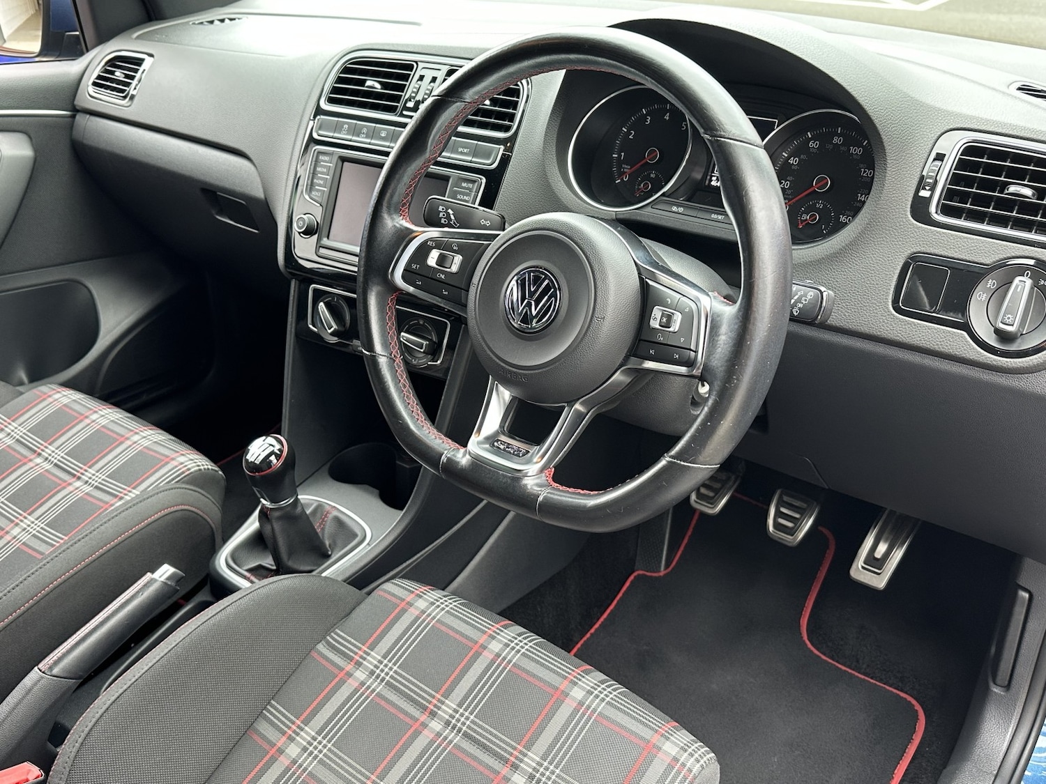 Used Volkswagen Polo 2015 for sale - 77792795: Photo 3