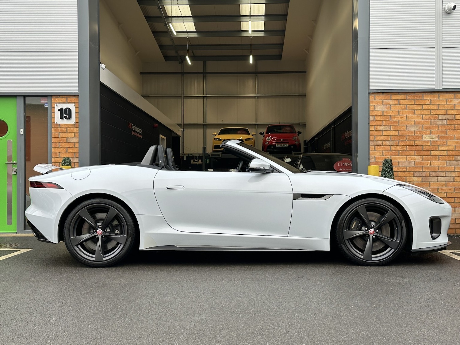 Used Jaguar F-Type 2018 for sale - 77438245: Photo 21