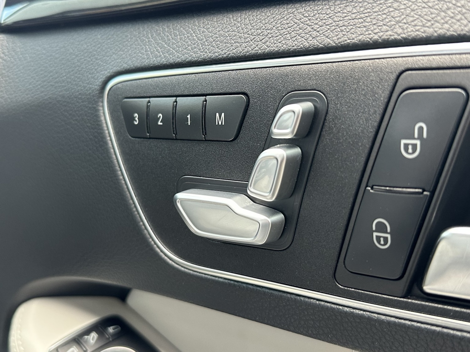 Used Mercedes-Benz E Class 2015 for sale - 76439938: Photo 23