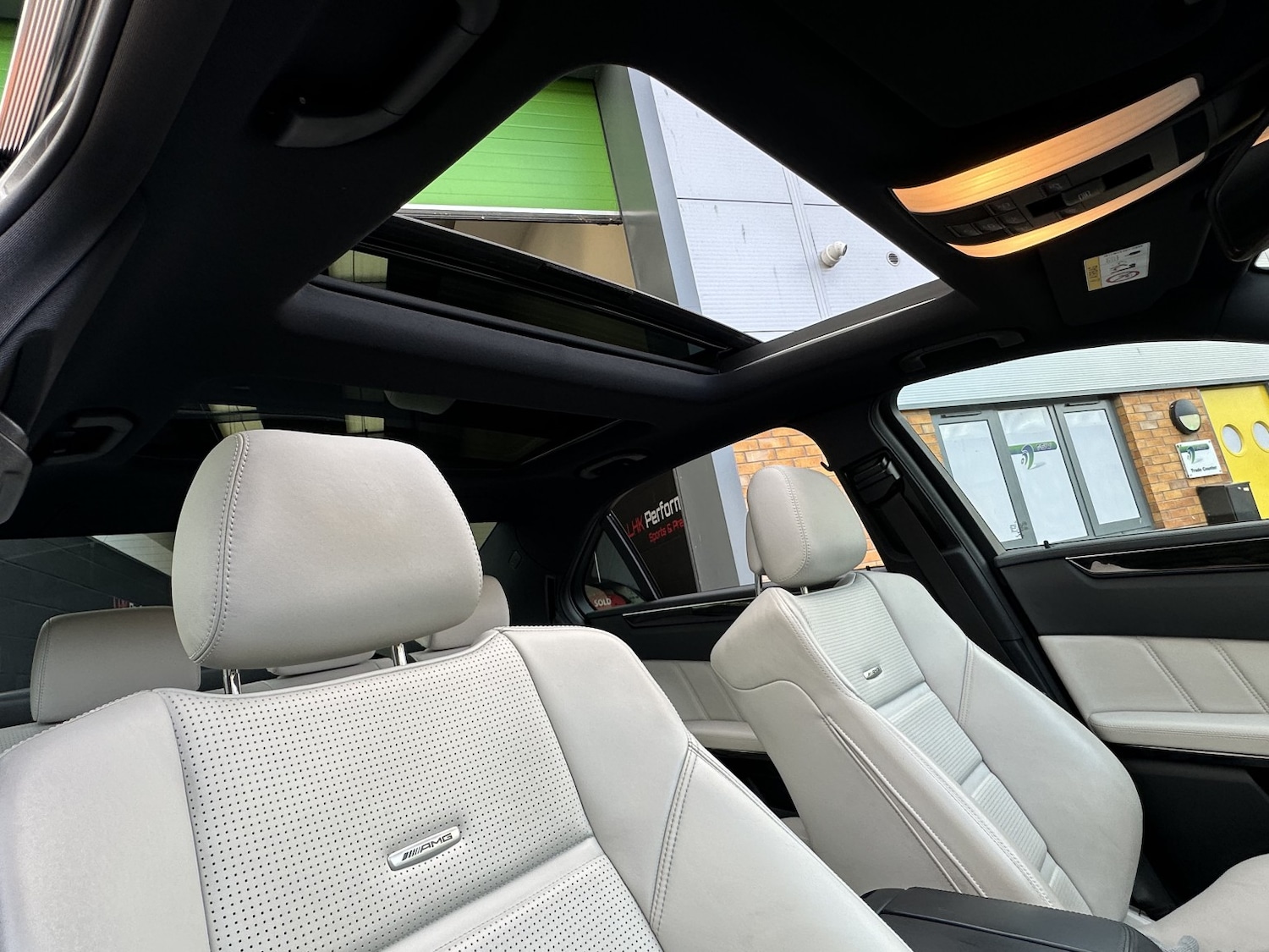 Used Mercedes-Benz E Class 2015 for sale - 76439938: Photo 24