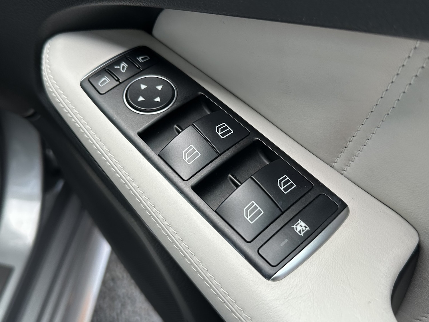 Used Mercedes-Benz E Class 2015 for sale - 76439938: Photo 34