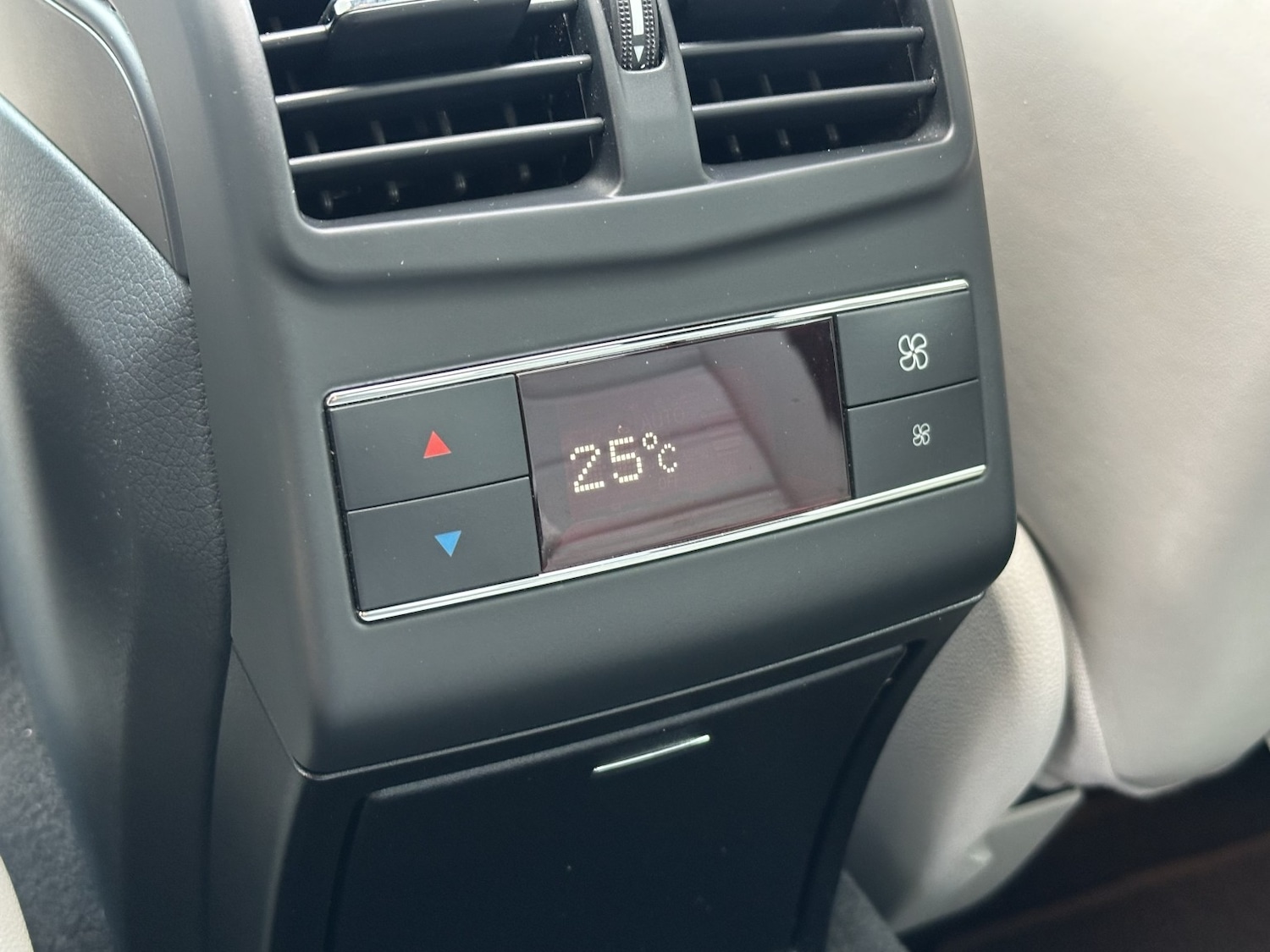 Used Mercedes-Benz E Class 2015 for sale - 76439938: Photo 36